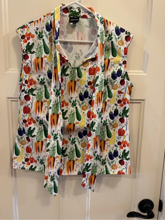 Retrolicious Tops - RetroLicious Vegetable Print top